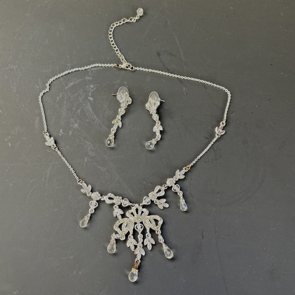 Things Remembered SilverTone‎ Bow & Crystal Necklace Dangle Earrings Set 16"